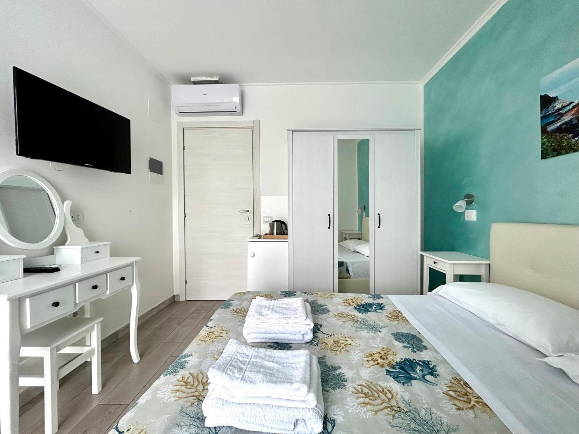 Fezzano / Portovenere Stilish Double Rooms With Sea View, Balcony Or Small Courtyard Экстерьер фото