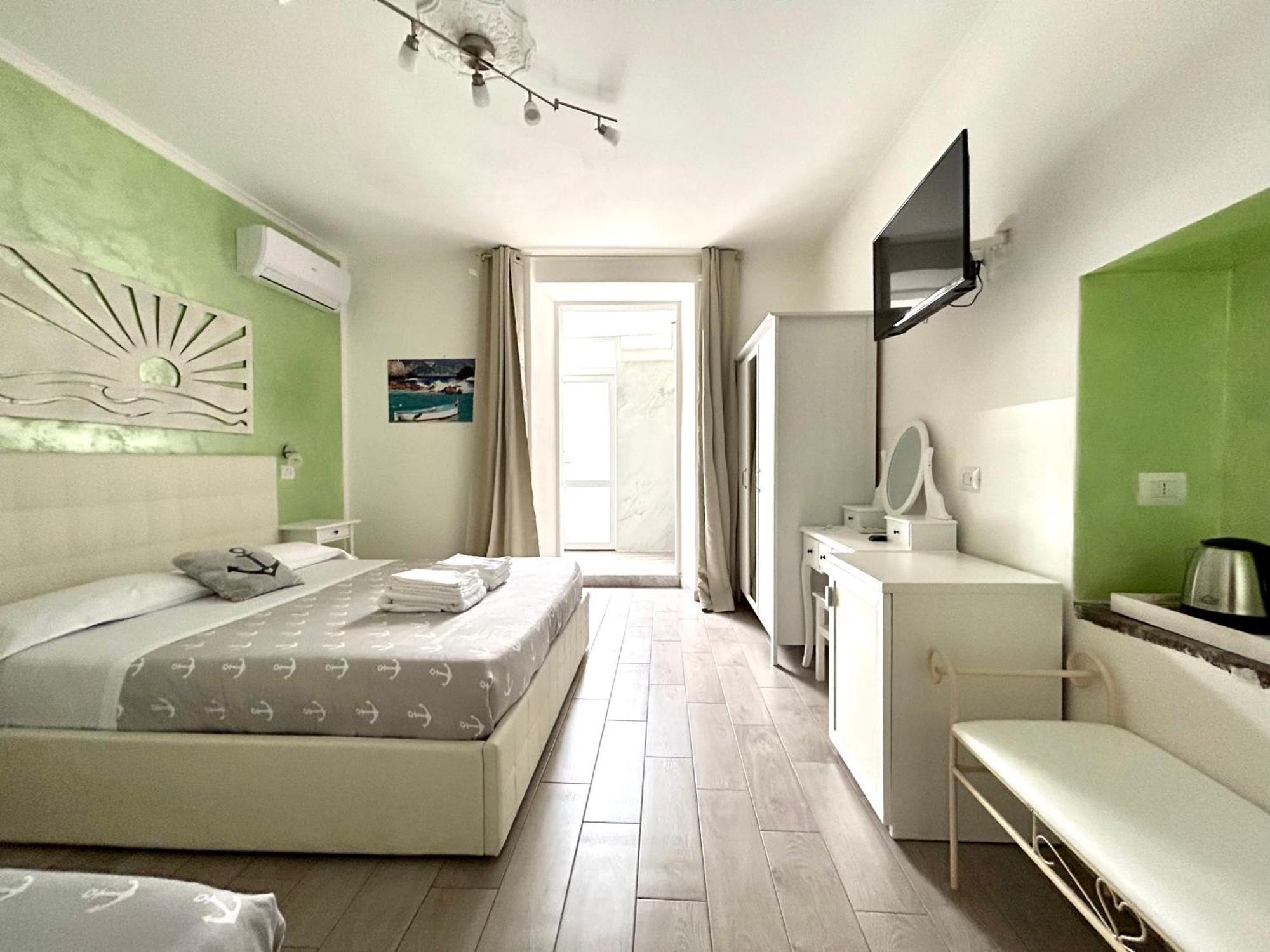 Fezzano / Portovenere Stilish Double Rooms With Sea View, Balcony Or Small Courtyard Экстерьер фото