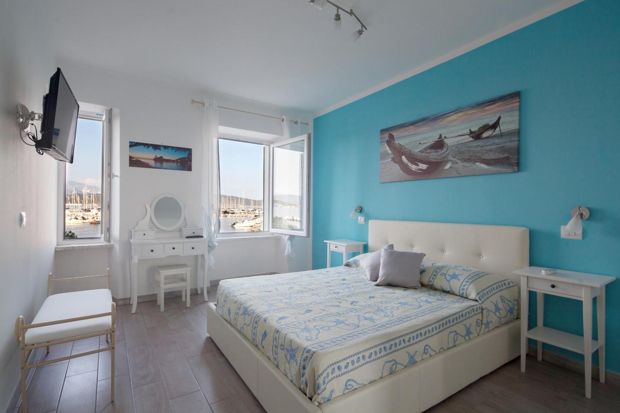 Fezzano / Portovenere Stilish Double Rooms With Sea View, Balcony Or Small Courtyard Экстерьер фото